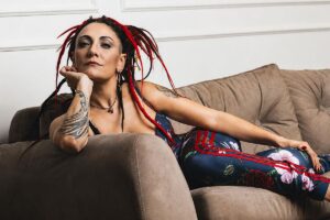 rock-muzigin-asi-kizi-ozlem-tekin-yillar-sonra_9ed47c6e7c_amp